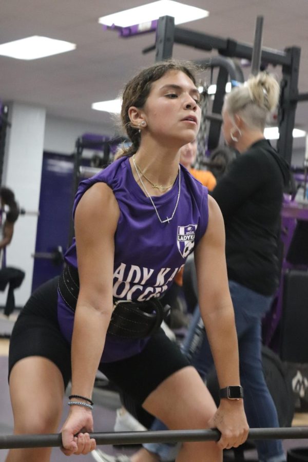 TO THE MAX. Working with the rest of the powerlifting team, junior Nicole Urrutia deadlifts at practice Sept 29.