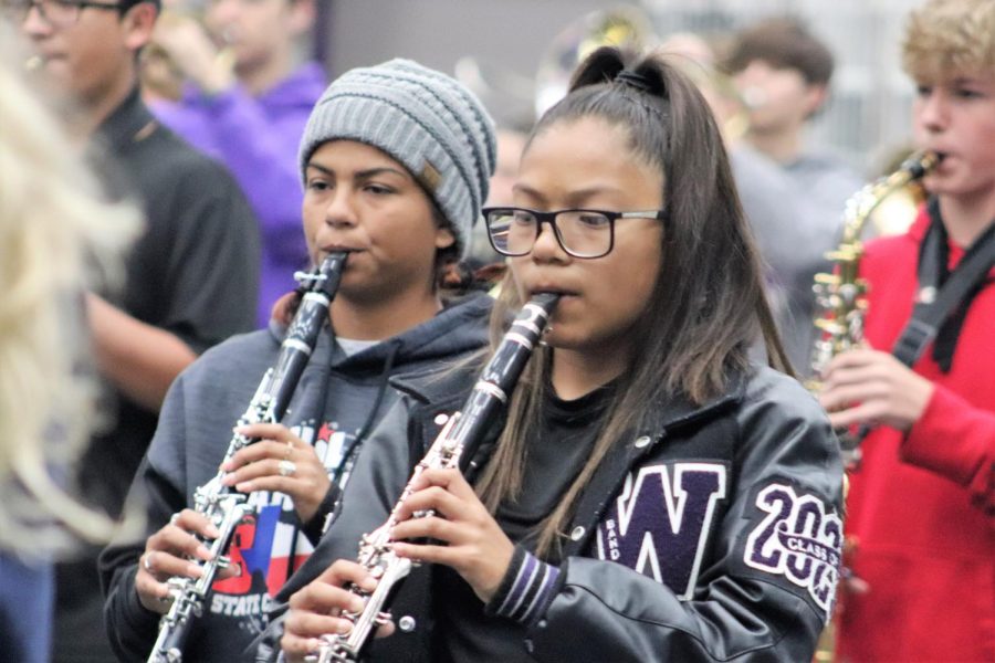 CONTEST MODE. Getting their mind on what matters, juniors Aida Garcia and Joely Vallejo play through the contest music before loading the busses to area competition. 
