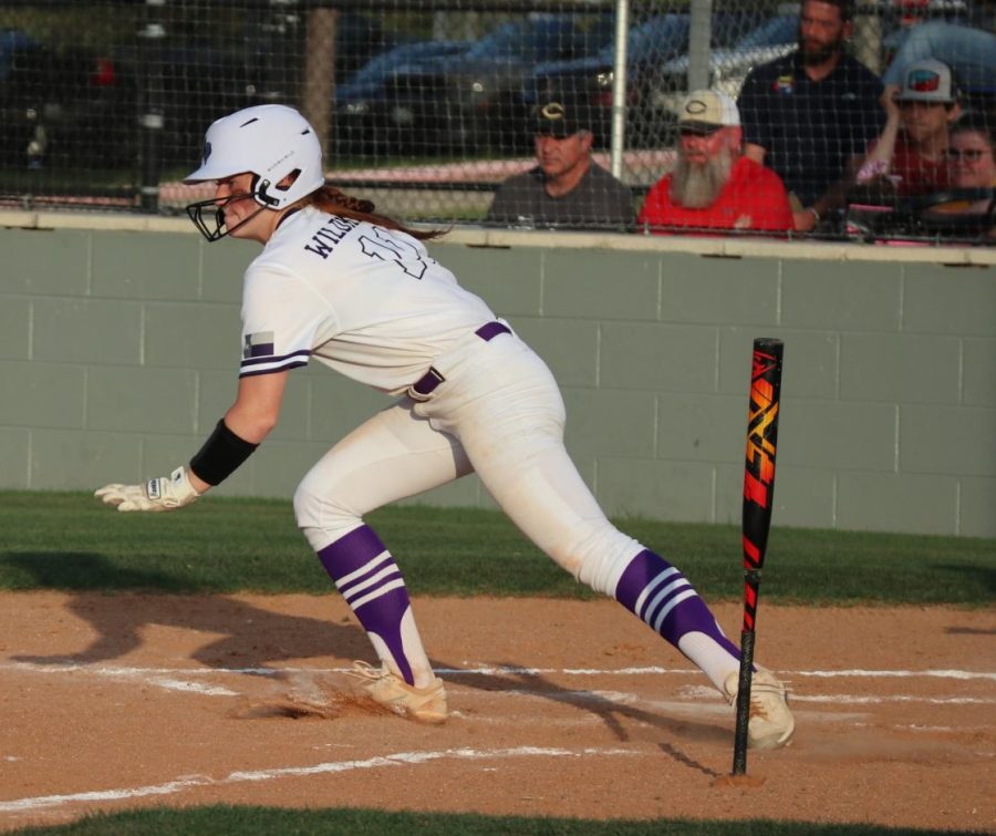 LETTIG+THE+BAT+DO+THE+TALKING..+Headed+to+first%2C+sophomore+Kynlei+Chapman+runs+after+a+successful+turn+at+bat+during+the+teams+first+game+against+Conroe.+