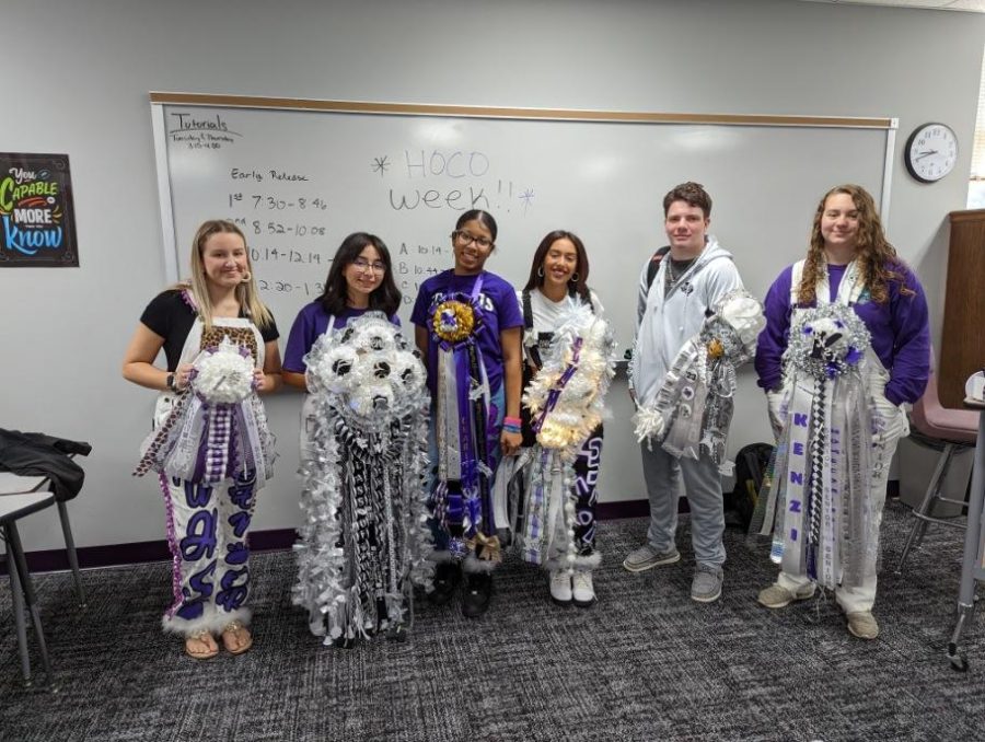 OVERALL, A GREAT DAY TO BE A WILDKAT. The overalls, mums and garters worn by seniors on the Friday of homecoming were as diverse as the students who wore them. Lights, boas, fringe and bells were just some ways the seniors added their touch to the traditions. 