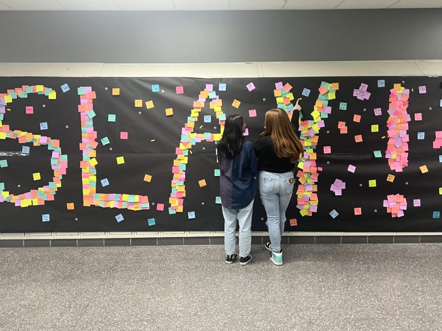 SLAY ALL DAY. Soaking in the glory of Post-its, freshman Jenna Nelson and Janie Starr enjoy optimistic sticky notes.