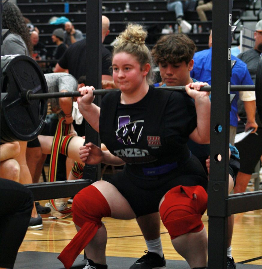 MAKING IT LOOK EASY. At the magnolia meet, junior Makinna Kleb lifts to reach her goal to qualify for regionals. After a third place at regionals, Kleb will compete at the state meet on March 15.
