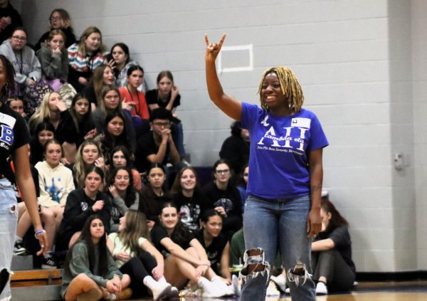 HIGHEST STANDARDS. A member of the Lambda Eta chapter of Zeta Phi Beta Sorority performs at the spring pep rally. The Sam Houston State University student was part of the strolling demonstration. 