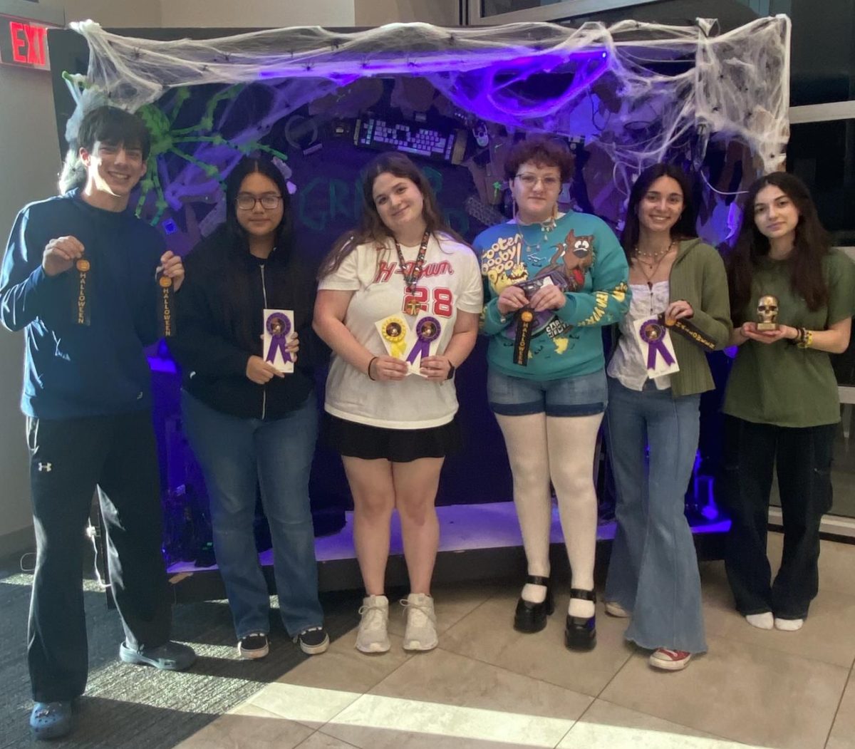 TEAM CHAMPS. Members of the journalism team pose with their first place team trophy at the Waller Bootvitational UIL Meet on Saturday, Oct. 26. 