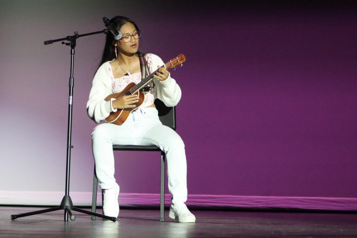 DOUBLE THREAT. Singing the classic French tune "La Vie En Rose", senior Zisel Braza show off her talent in singing and playing the ukulele. 