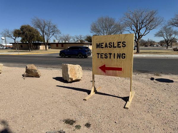 A sign reading "measles testing" is seen as an outbreak in Gaines County, Texas, has raised concerns over its spread to other parts of the state, in Seminole, Texas, U.S., February 25, 2025. REUTERS/Sebastian Rocandio