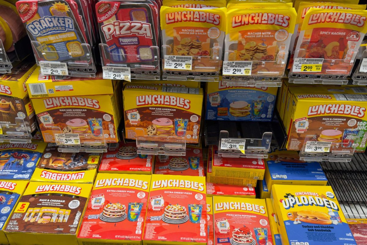 NOT A HEALTHY CHOICE. Kraft Heinz-owned Lunchables products are displayed for sale in a grocery store in Encinitas, California, U.S., November, 12, 2024.  REUTERS/Mike Blake
