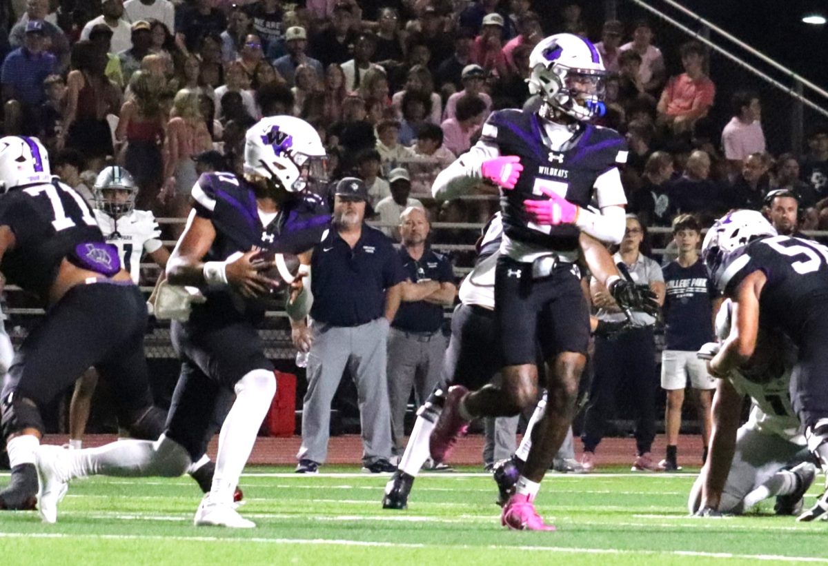 HAND OFF. Waiting for the handoff from quarterback freshman Lincoln Frazier during the homecoming game.  
