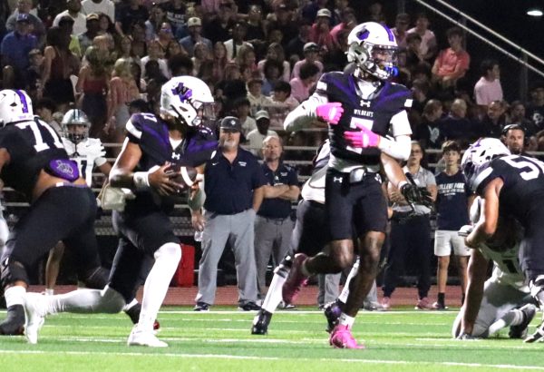 HAND OFF. Waiting for the handoff from quarterback freshman Lincoln Frazier during the homecoming game.  