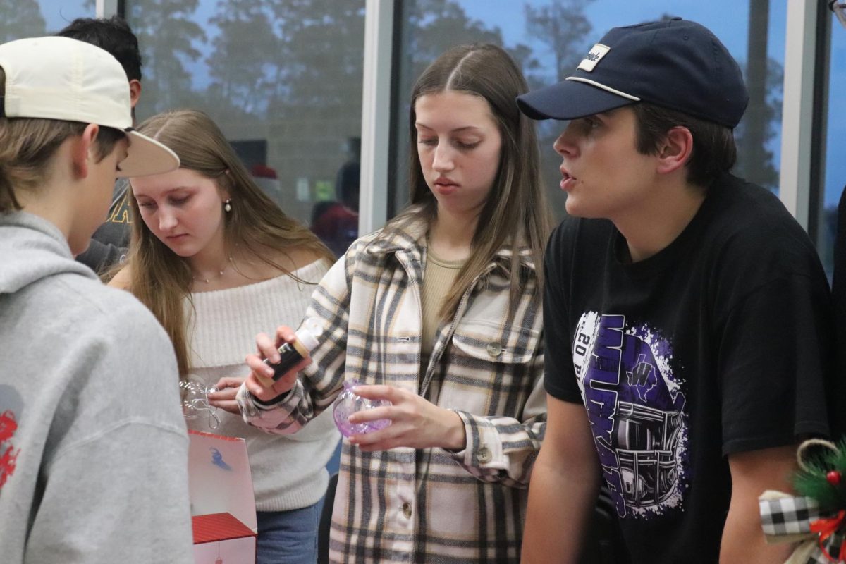 CHRISTMAS IS HERE. Campus organizations welcomed elementary students and their families for the annual Christmas in the Barn on Dec. 5. The vent was full of fun, games, cocoa and Santa Claus. 