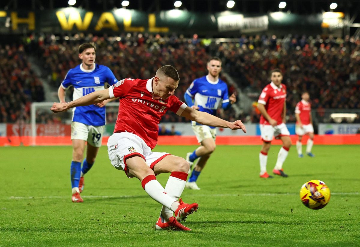 Soccer Football - League One - Wrexham v Birmingham City - SToK Racecourse, Wrexham, Wales, Britain - January 23, 2025 Wrexham's Paul Mullin shoots at goal Action Images/Andrew Boyers